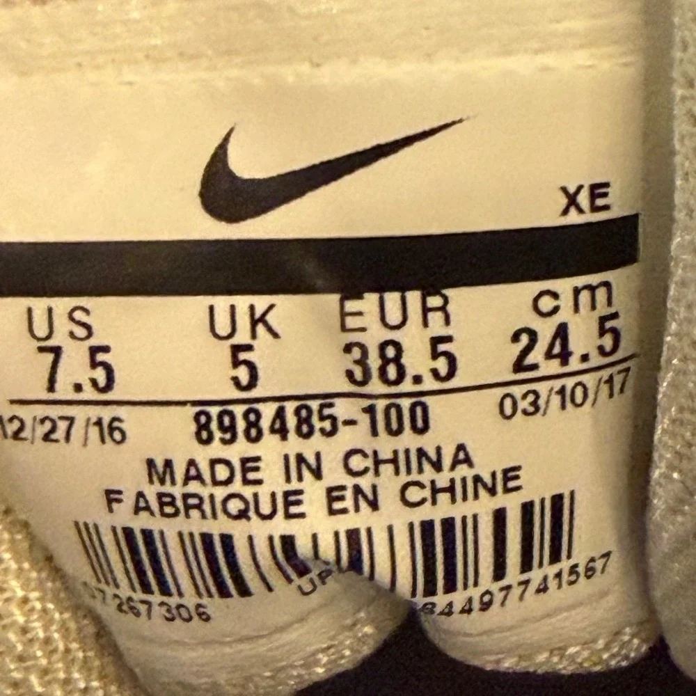 Nike Air Zoom Winflo 4 Women's Size 7.5 White Black Running Shoes 898485-100